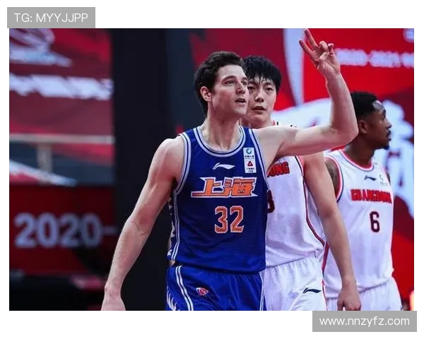 武汉篮球队与重庆篮球队赛后复盘分析双方状态及表现对比